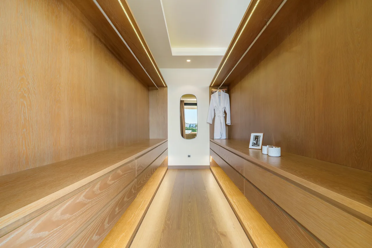6-bedroom villa in Nueva Andalucia with private pool and private garden — image 12
