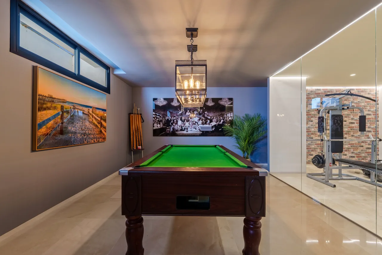 6-bedroom villa in Nueva Andalucia with private pool and private garden — image 26
