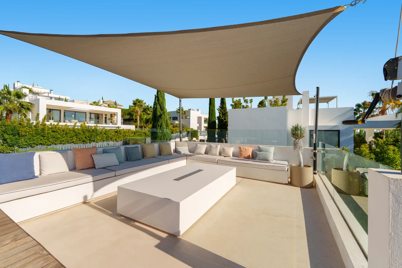 6-bedroom villa in Nueva Andalucia with private pool and private garden — image 34