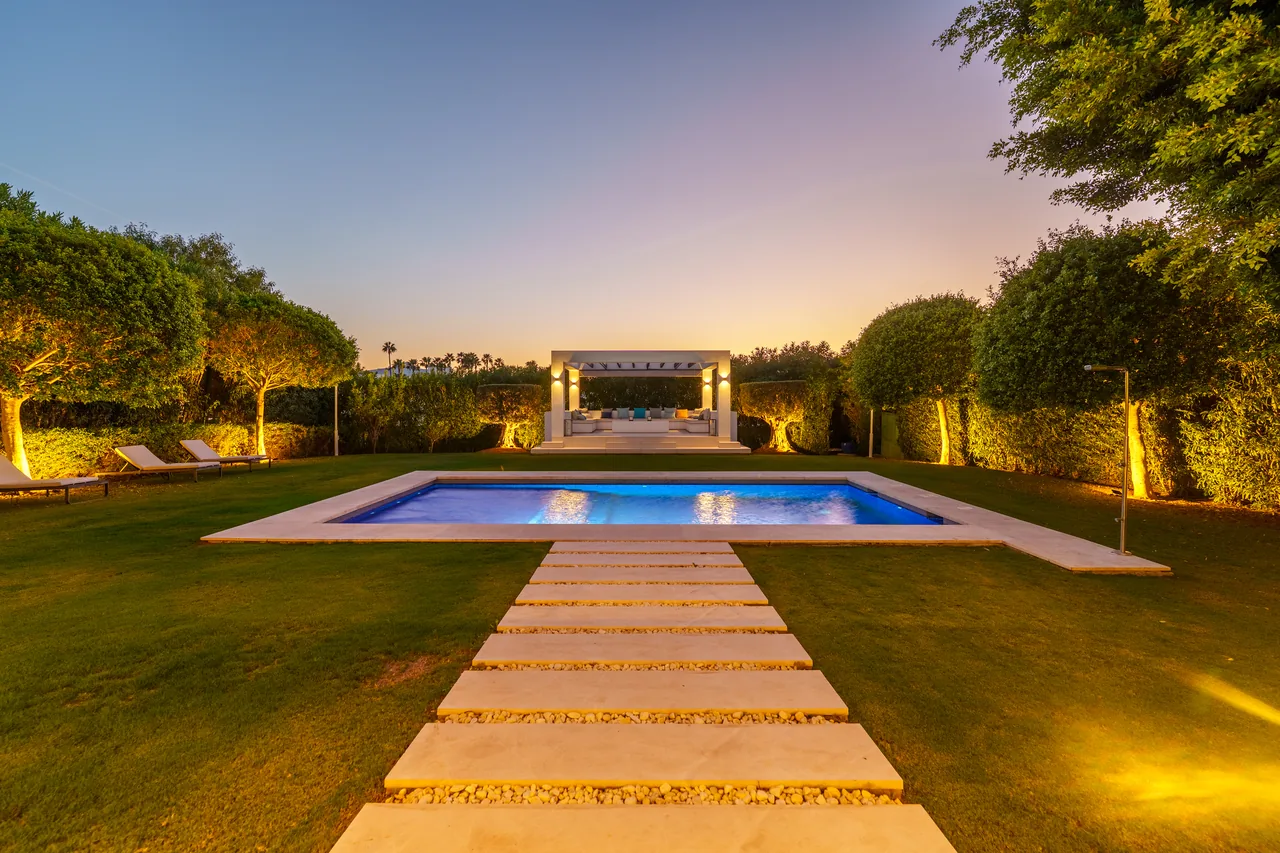6-bedroom villa in Nueva Andalucia with private pool and private garden — image 37