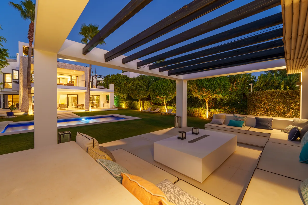 6-bedroom villa in Nueva Andalucia with private pool and private garden — image 38