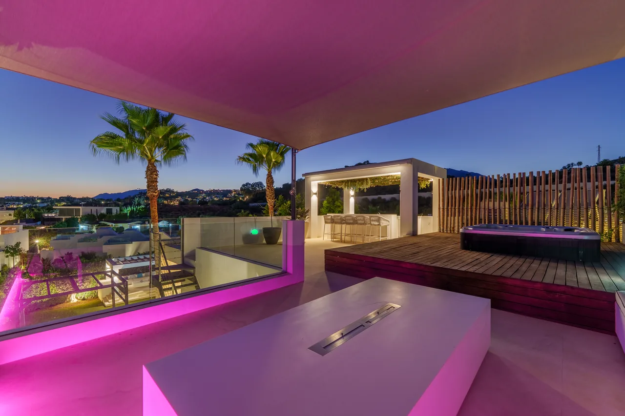 6-bedroom villa in Nueva Andalucia with private pool and private garden — image 42