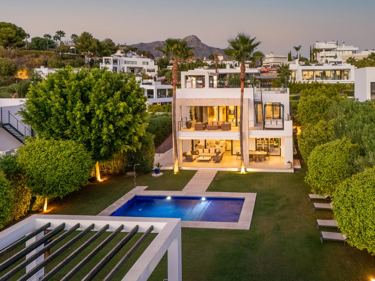 6-bedroom villa in Nueva Andalucia with private pool and private garden — image 46