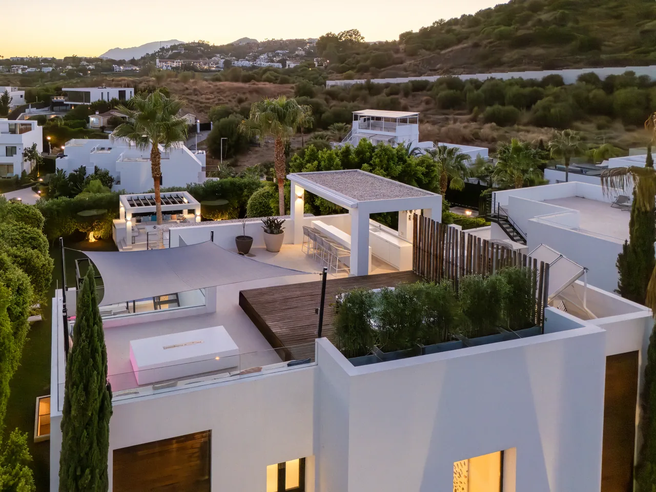 6-bedroom villa in Nueva Andalucia with private pool and private garden — image 48