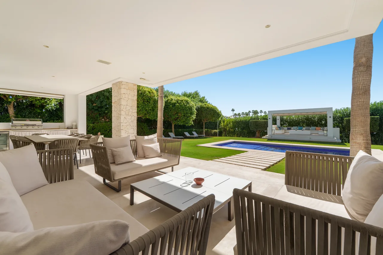 6-bedroom villa in Nueva Andalucia with private pool and private garden — image 53