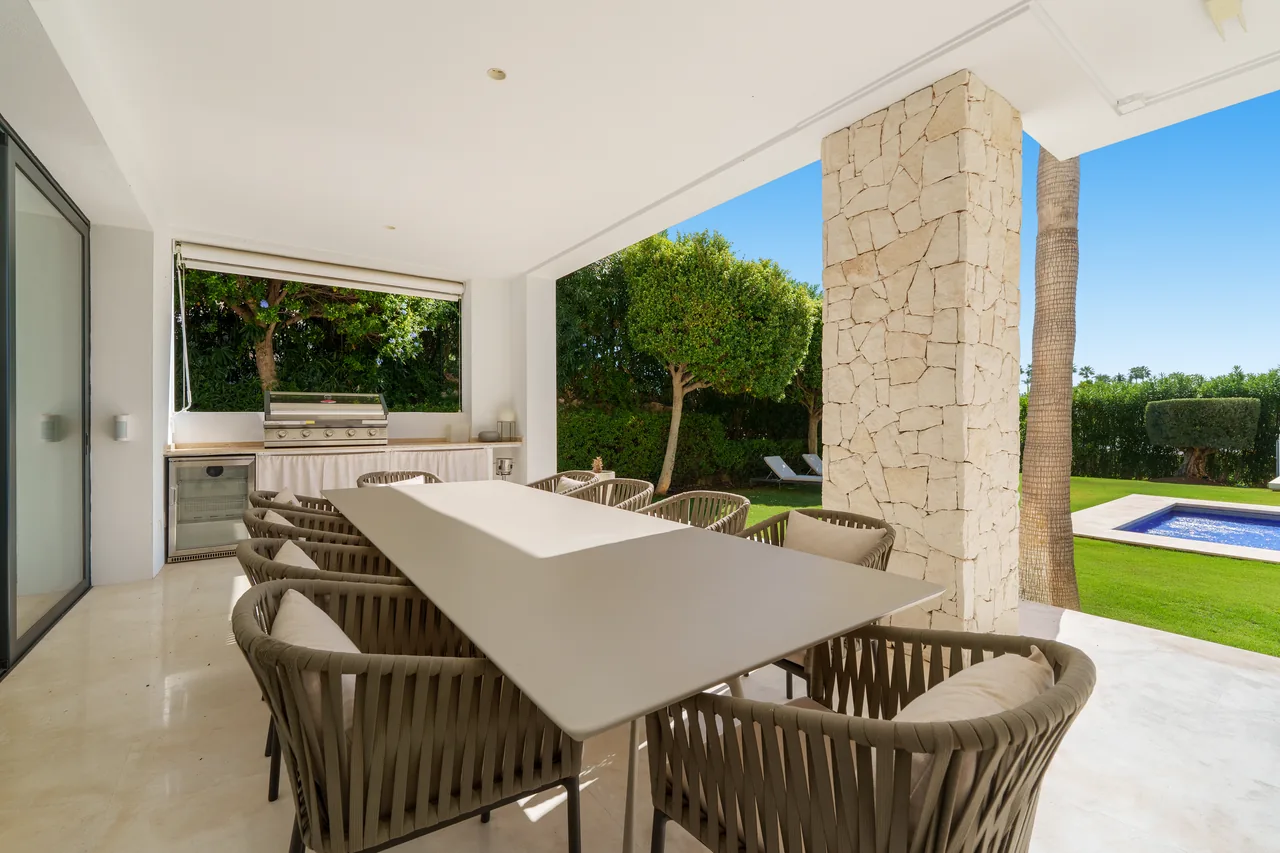 6-bedroom villa in Nueva Andalucia with private pool and private garden — image 54