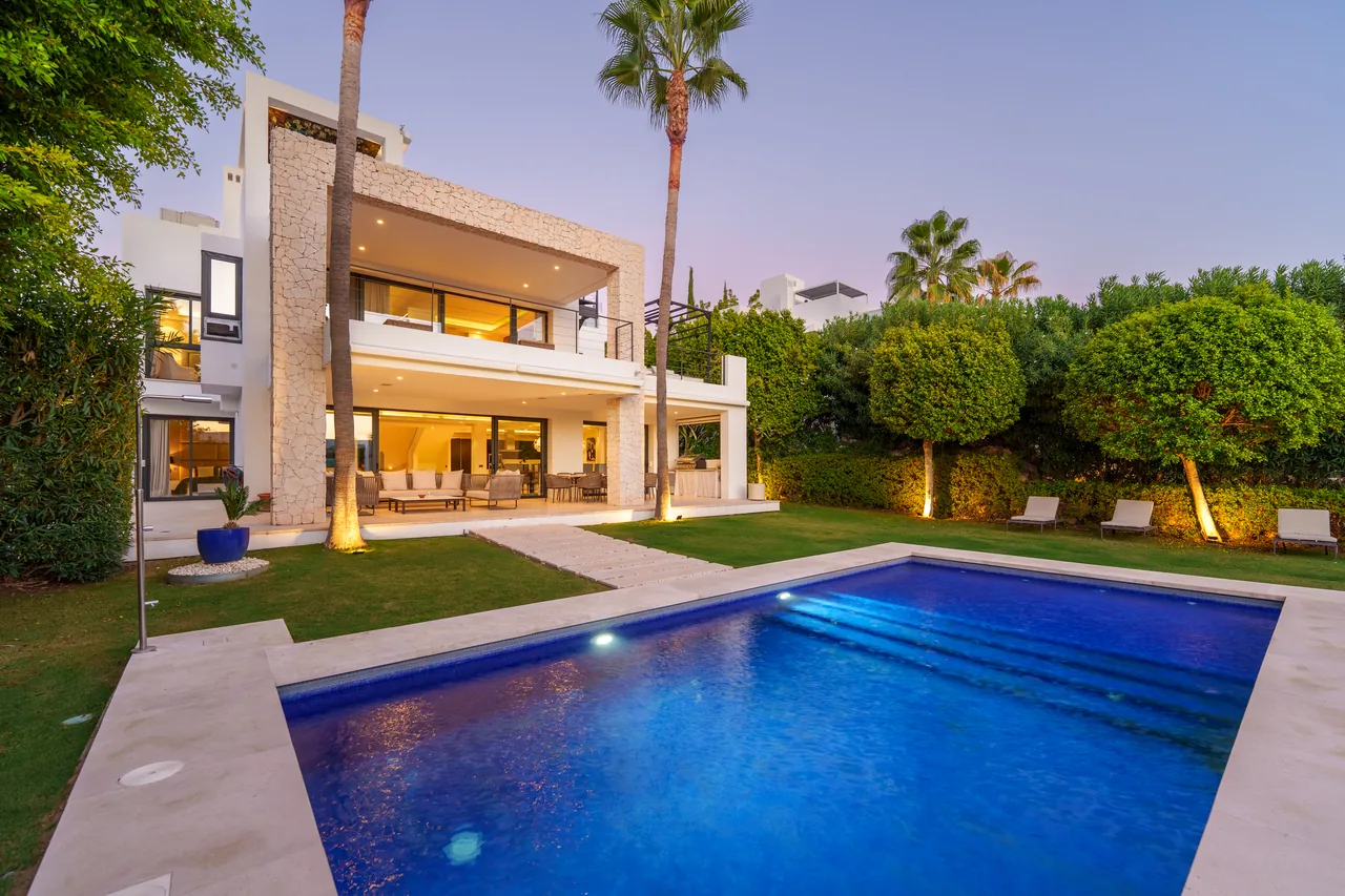 6-bedroom villa in Nueva Andalucia with private pool and private garden