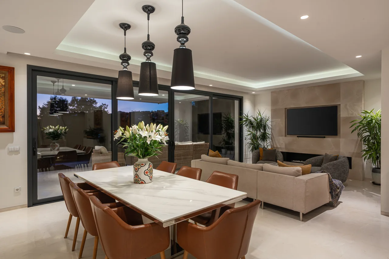 6-bedroom villa in Nueva Andalucia with private pool and private garden — image 7