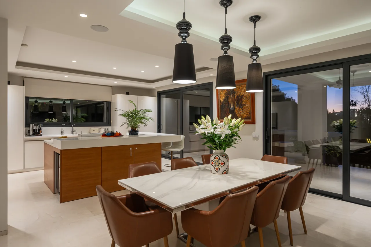 6-bedroom villa in Nueva Andalucia with private pool and private garden — image 8