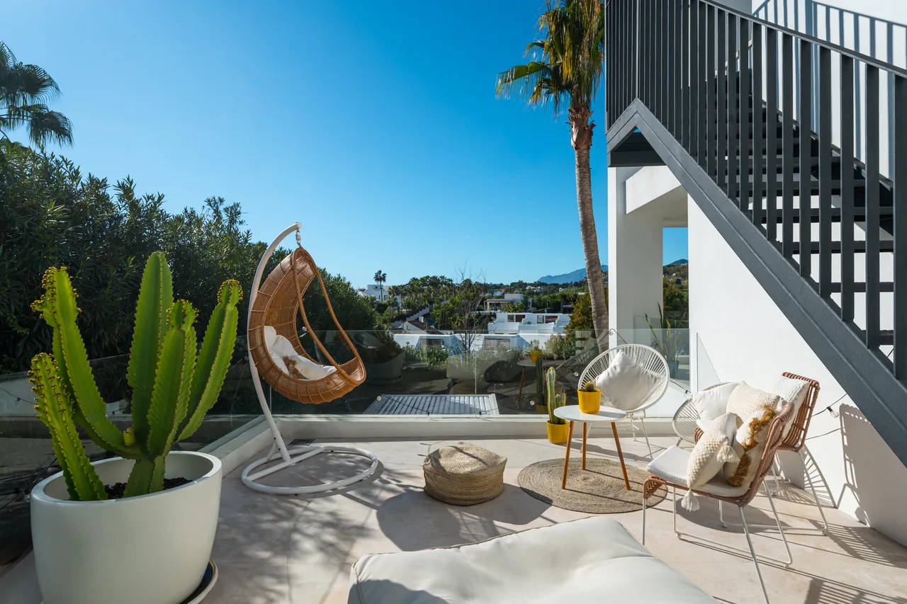 6-bedroom villa in Nueva Andalucia with private pool and private garden — image 16