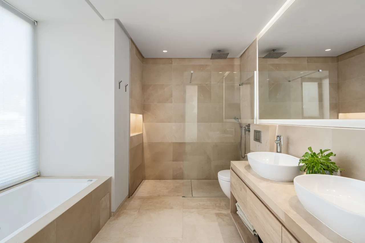6-bedroom villa in Nueva Andalucia with private pool and private garden — image 18