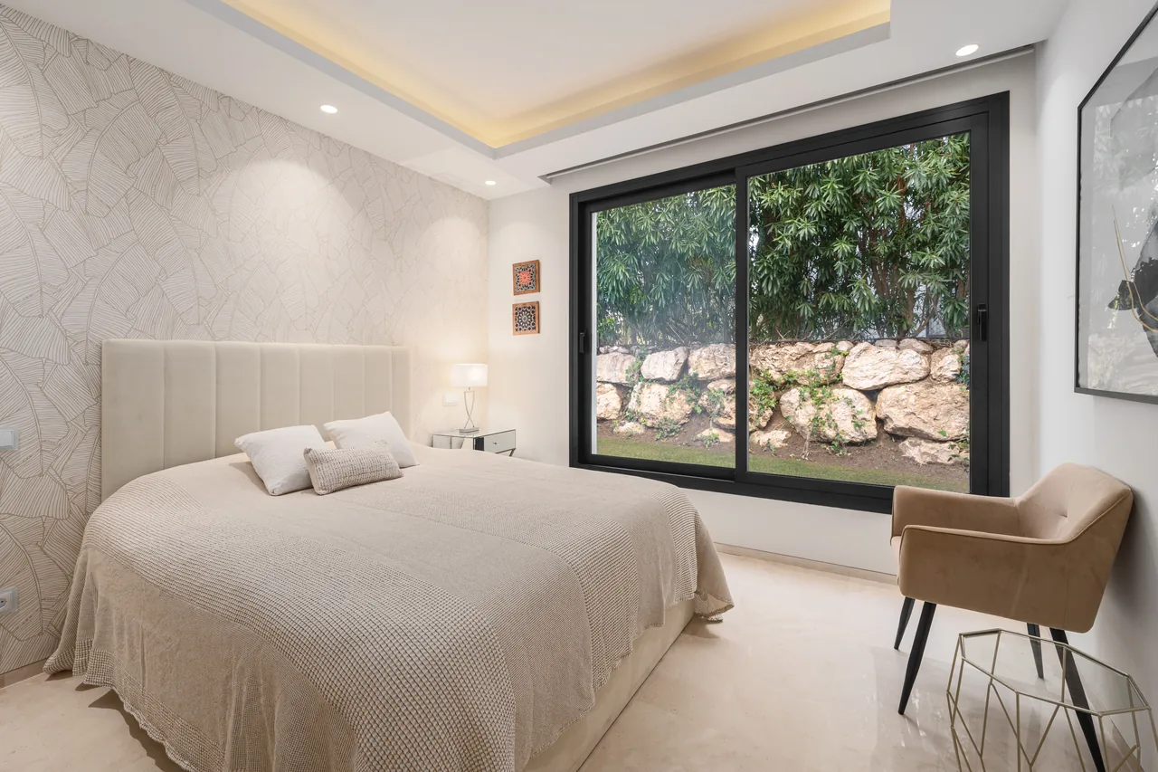 6-bedroom villa in Nueva Andalucia with private pool and private garden — image 21