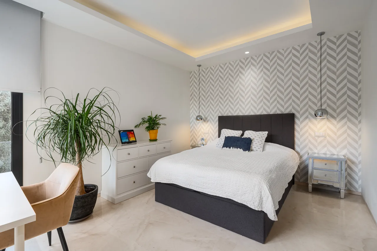 6-bedroom villa in Nueva Andalucia with private pool and private garden — image 23