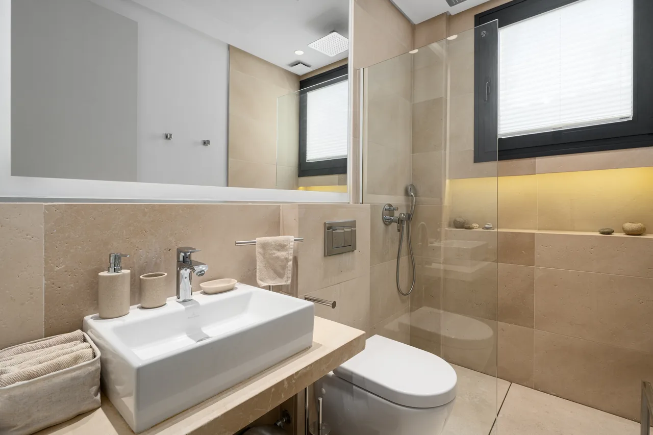 6-bedroom villa in Nueva Andalucia with private pool and private garden — image 24