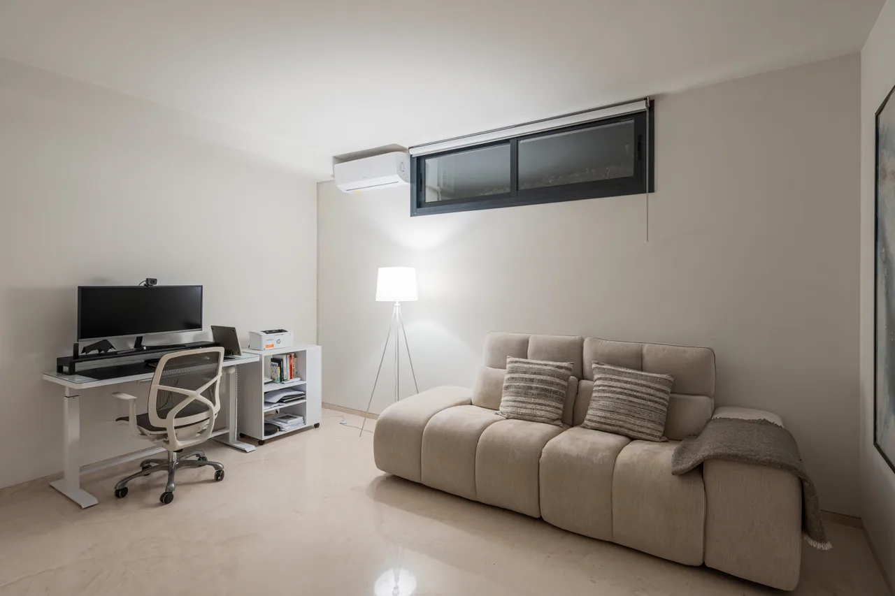 6-bedroom villa in Nueva Andalucia with private pool and private garden — image 27