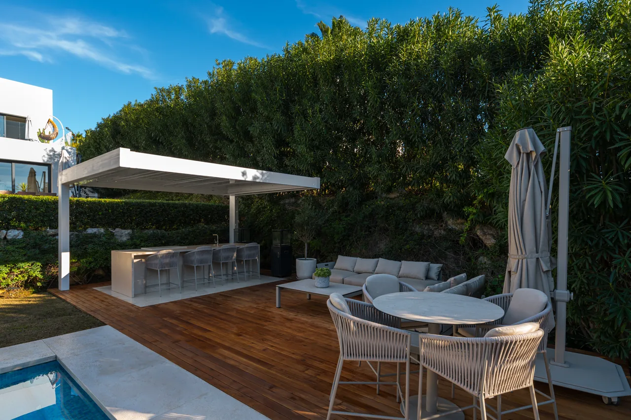 6-bedroom villa in Nueva Andalucia with private pool and private garden — image 29