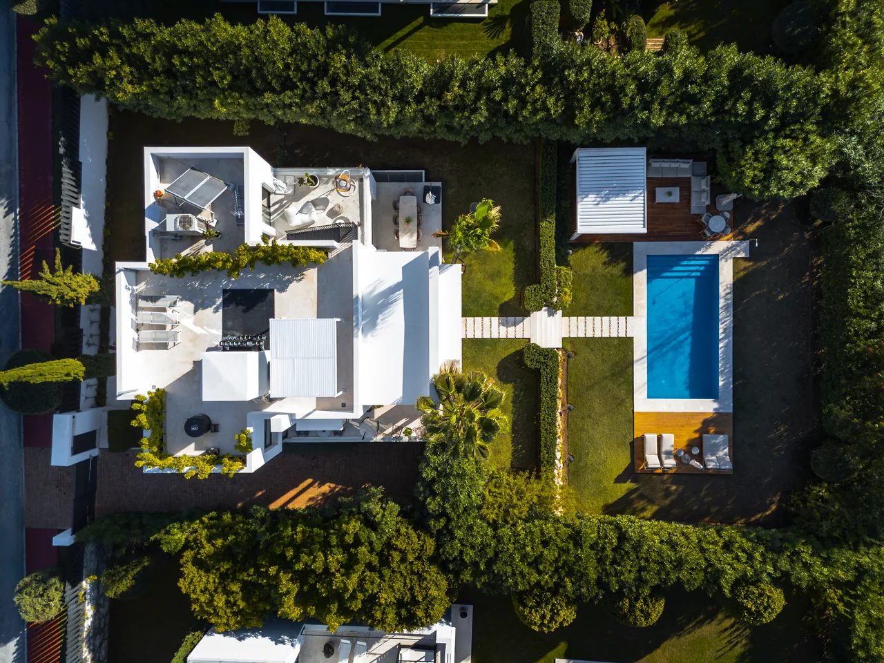 6-bedroom villa in Nueva Andalucia with private pool and private garden — image 33