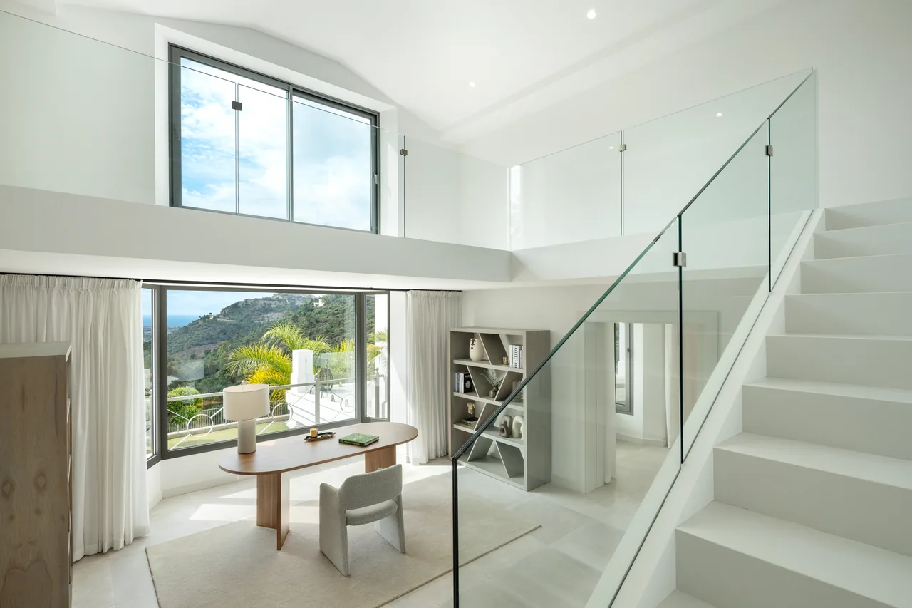 5-bedroom villa in El Madroñal with private pool and private garden — image 5