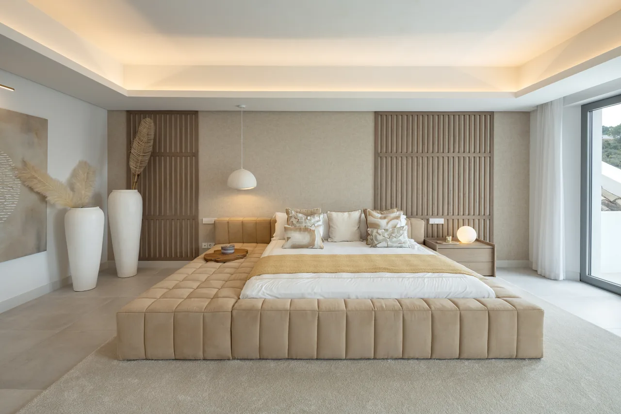 5-bedroom villa in El Madroñal with private pool and private garden — image 8