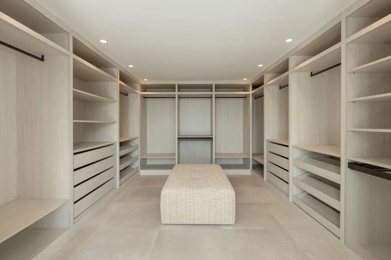 5-bedroom villa in El Madroñal with private pool and private garden — image 9