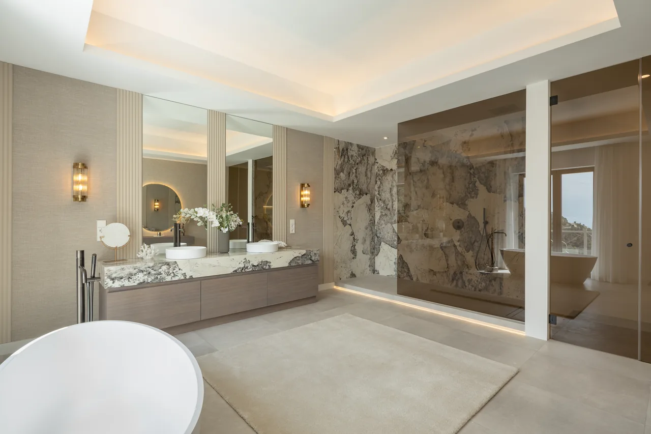 5-bedroom villa in El Madroñal with private pool and private garden — image 10