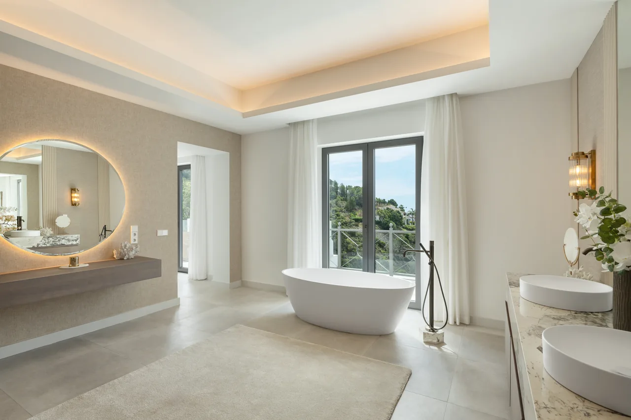 5-bedroom villa in El Madroñal with private pool and private garden — image 11