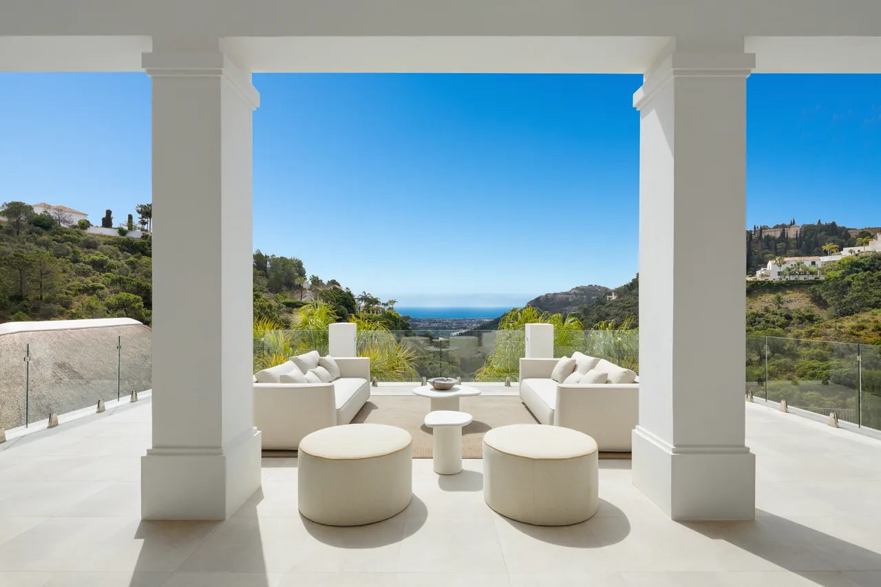 5-bedroom villa in El Madroñal with private pool and private garden — image 12