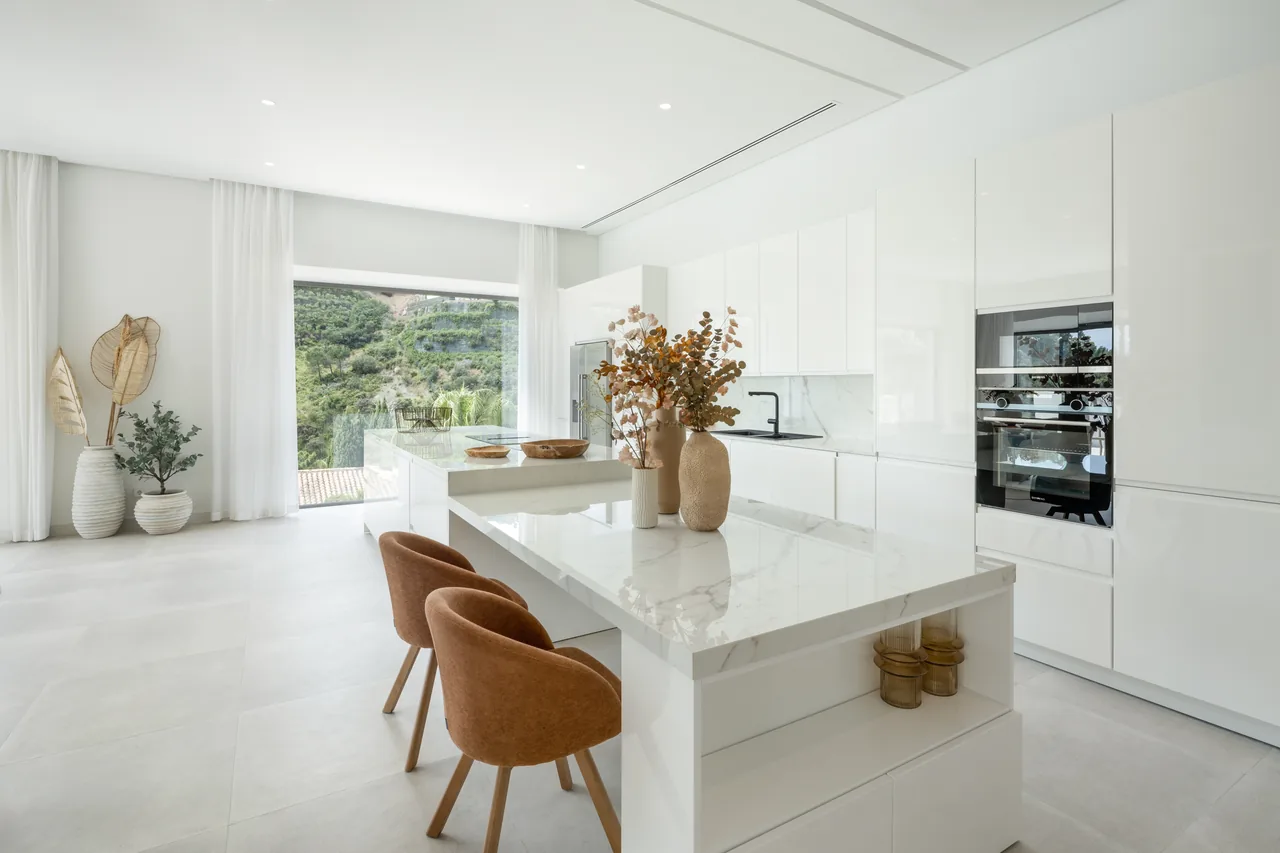 5-bedroom villa in El Madroñal with private pool and private garden — image 17