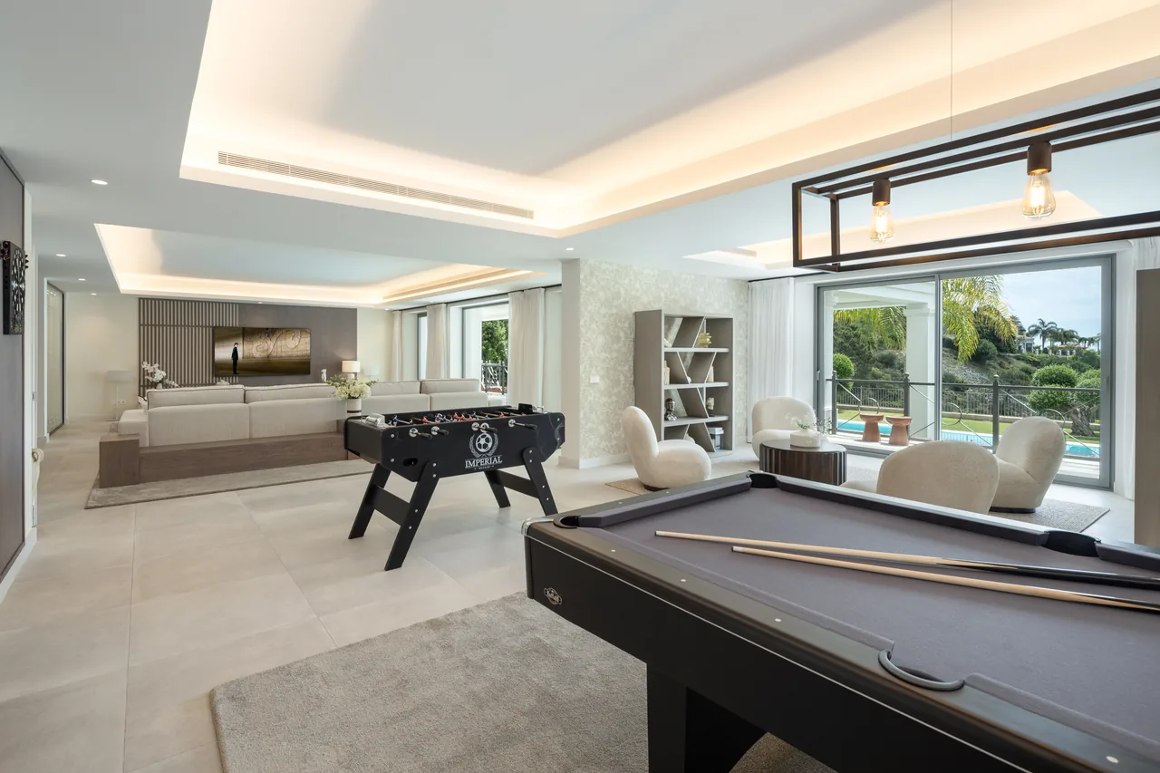 5-bedroom villa in El Madroñal with private pool and private garden — image 21