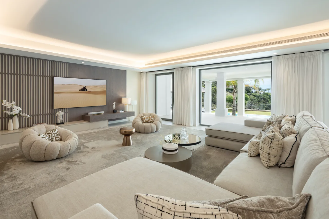 5-bedroom villa in El Madroñal with private pool and private garden — image 22