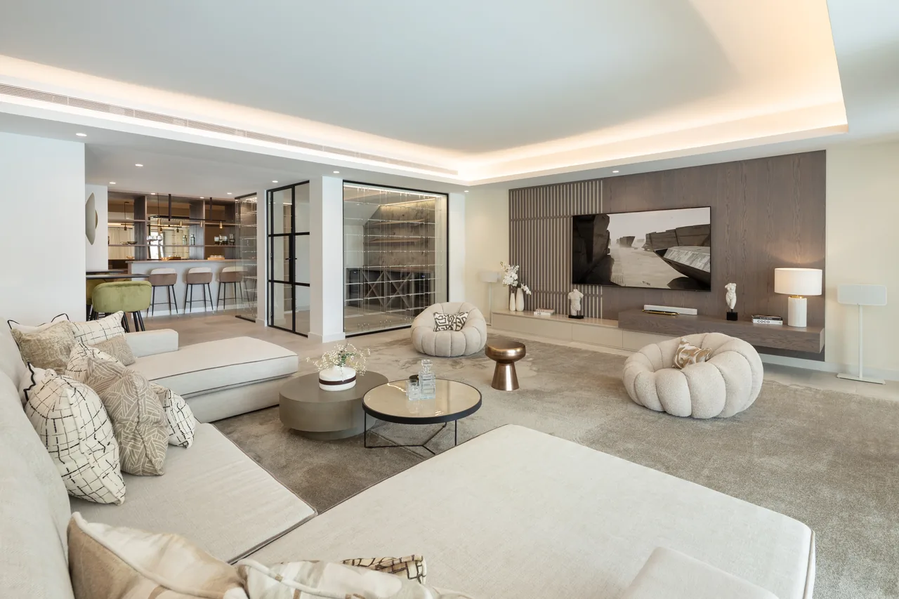 5-bedroom villa in El Madroñal with private pool and private garden — image 23