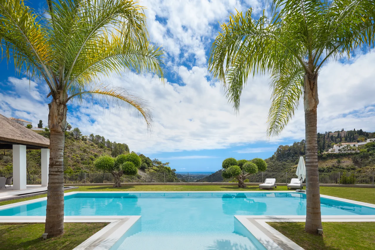 5-bedroom villa in El Madroñal with private pool and private garden — image 25