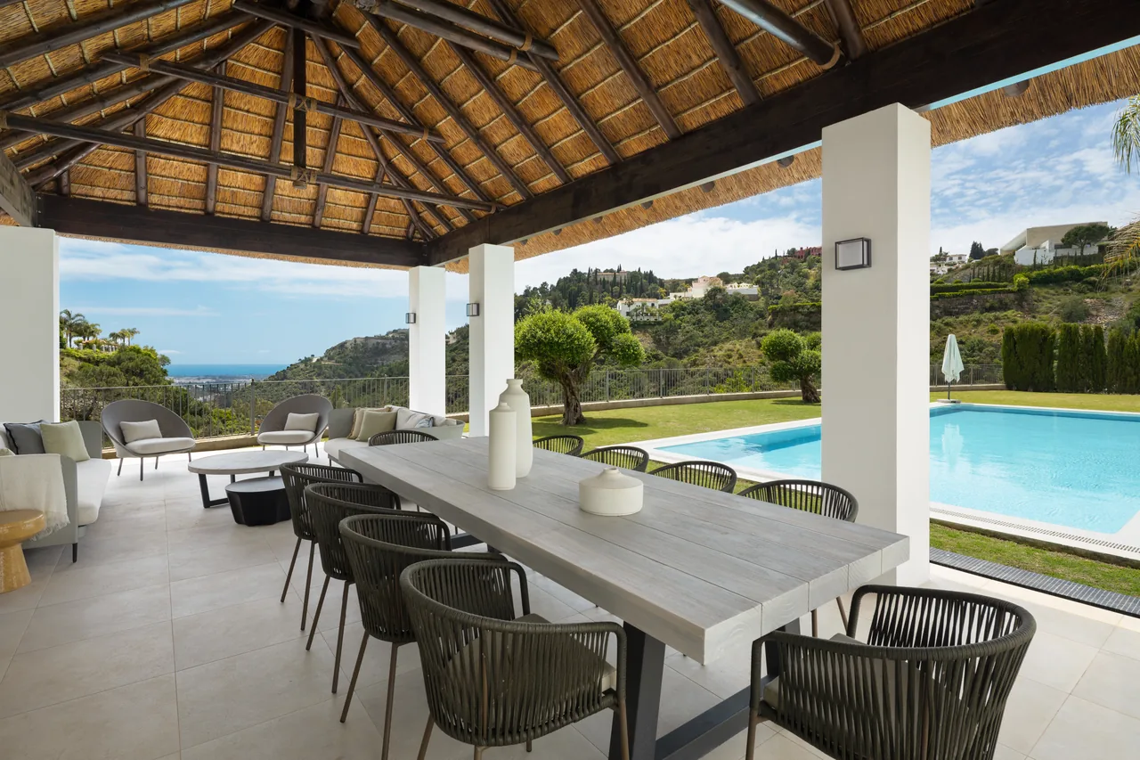 5-bedroom villa in El Madroñal with private pool and private garden — image 26