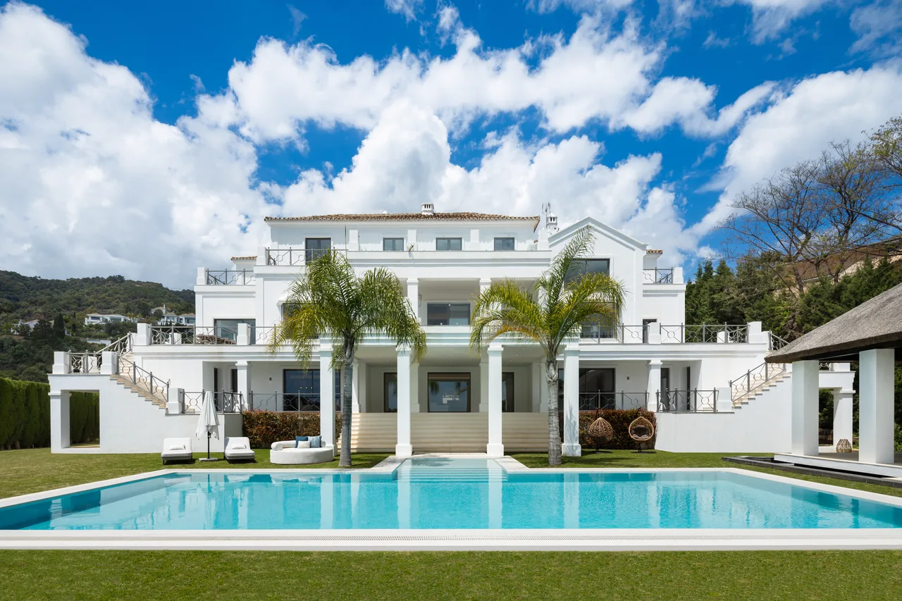 5-bedroom villa in El Madroñal with private pool and private garden — image 27