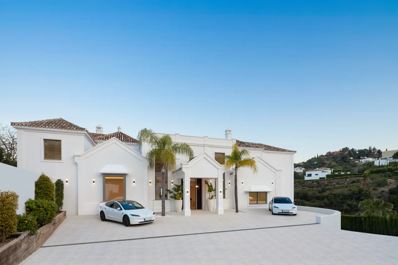 5-bedroom villa in El Madroñal with private pool and private garden — image 30
