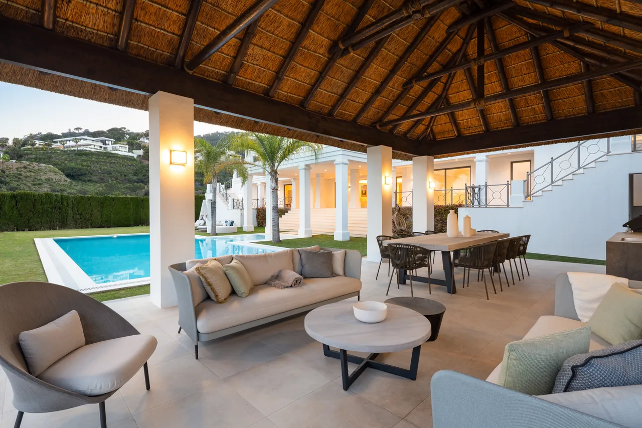 5-bedroom villa in El Madroñal with private pool and private garden — image 31