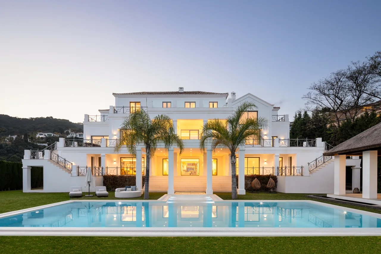 5-bedroom villa in El Madroñal with private pool and private garden — image 32