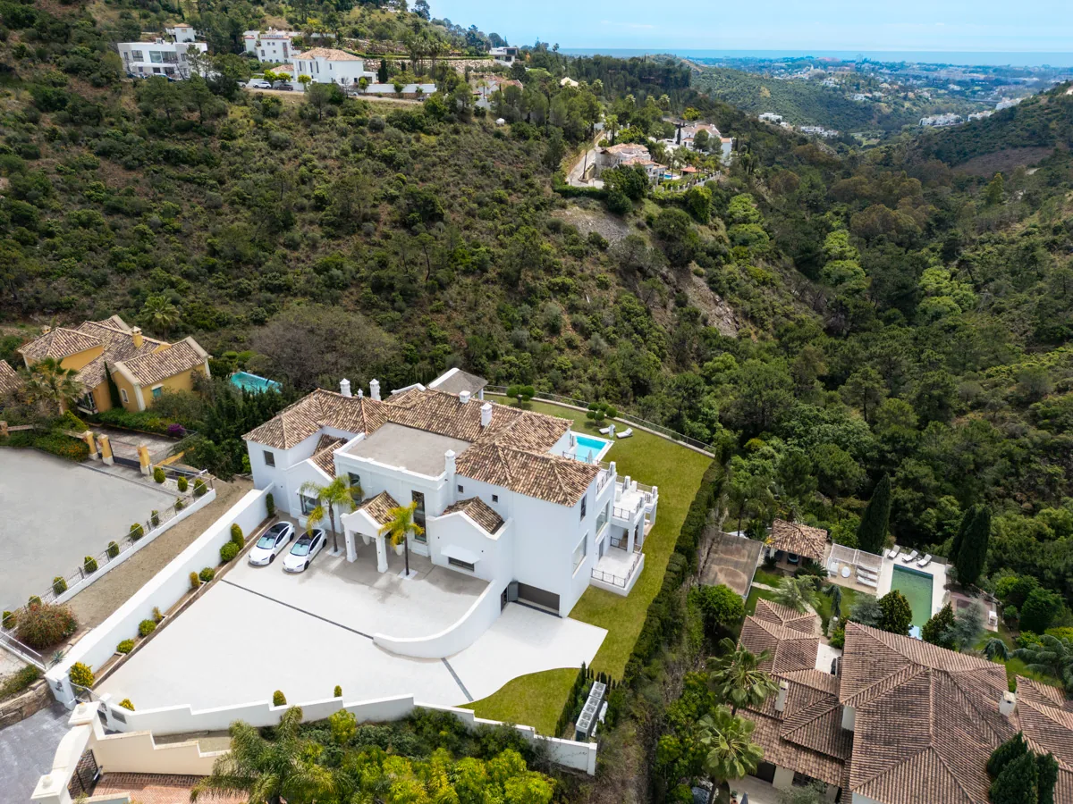 5-bedroom villa in El Madroñal with private pool and private garden — image 35
