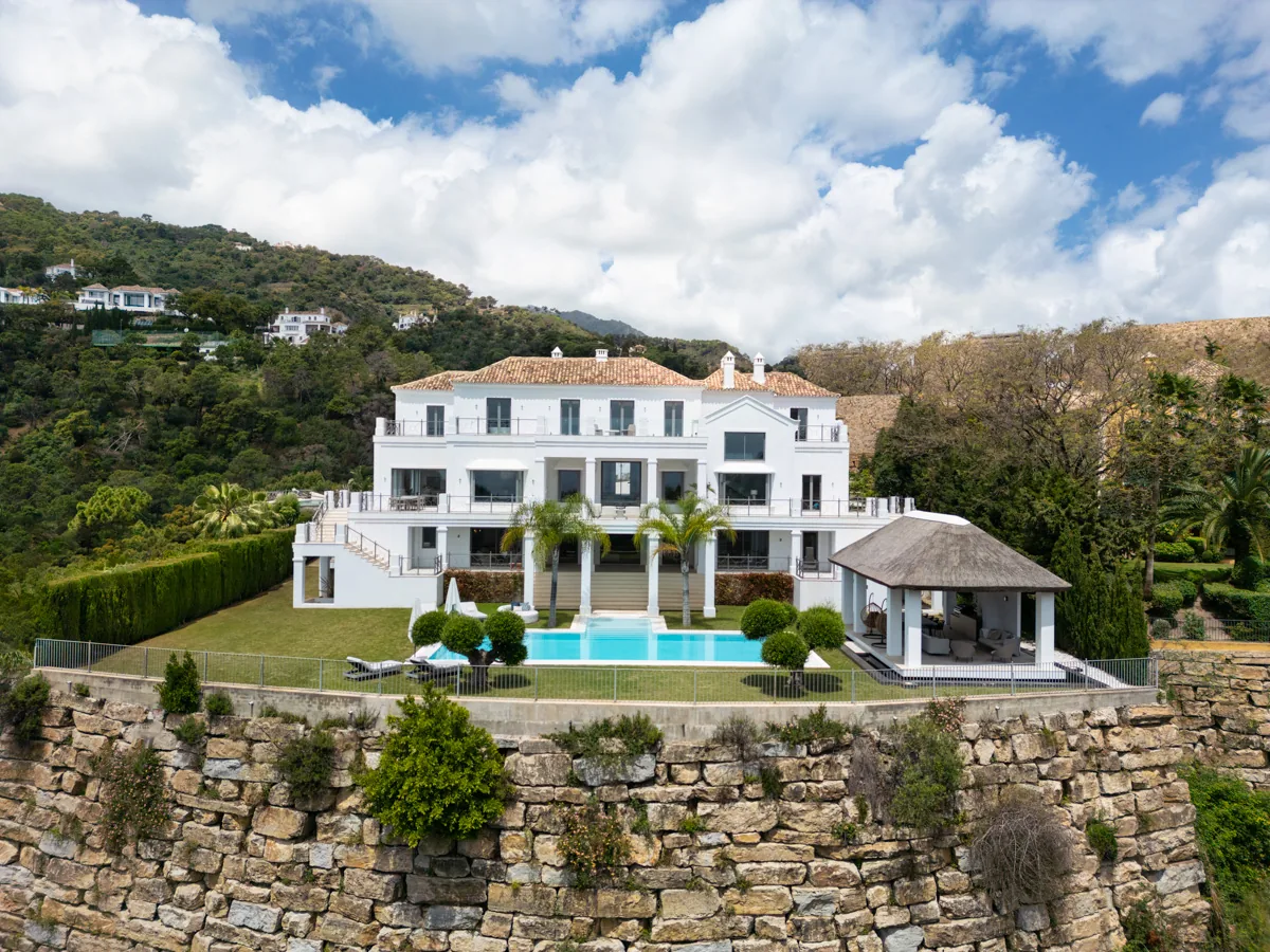5-bedroom villa in El Madroñal with private pool and private garden — image 36