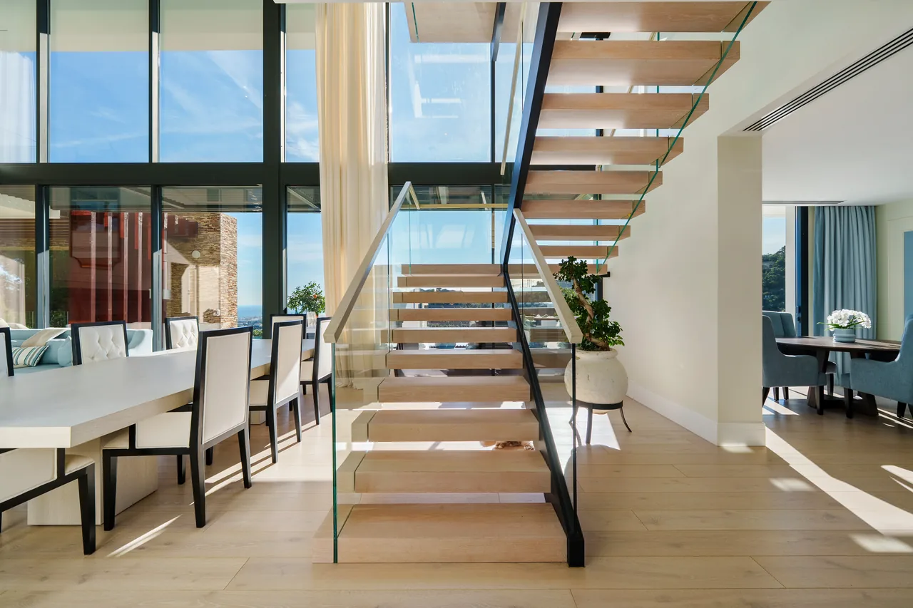5-bedroom villa in El Madroñal with private garden and gated community — image 6