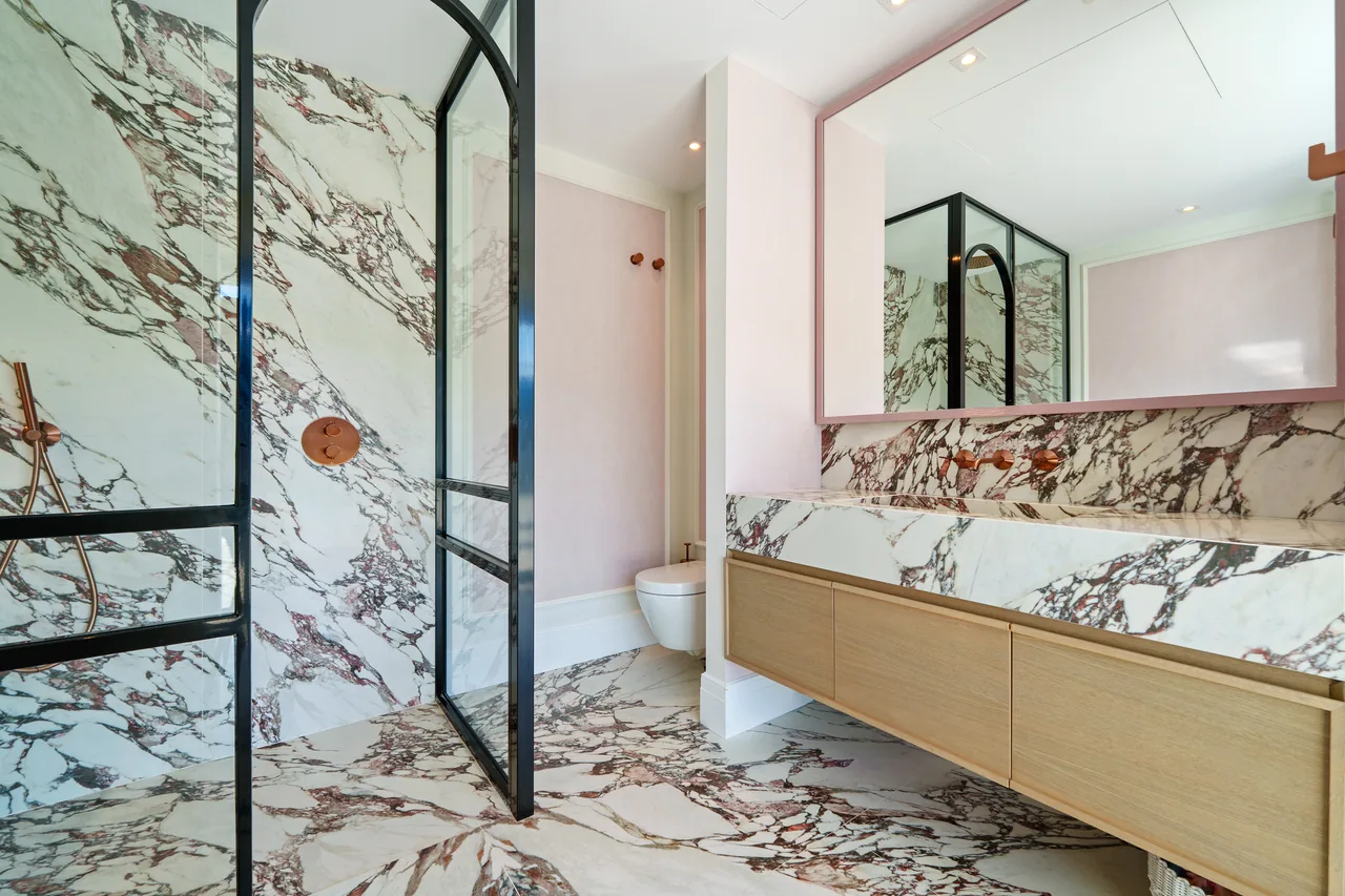 5-bedroom villa in El Madroñal with private garden and gated community — image 19