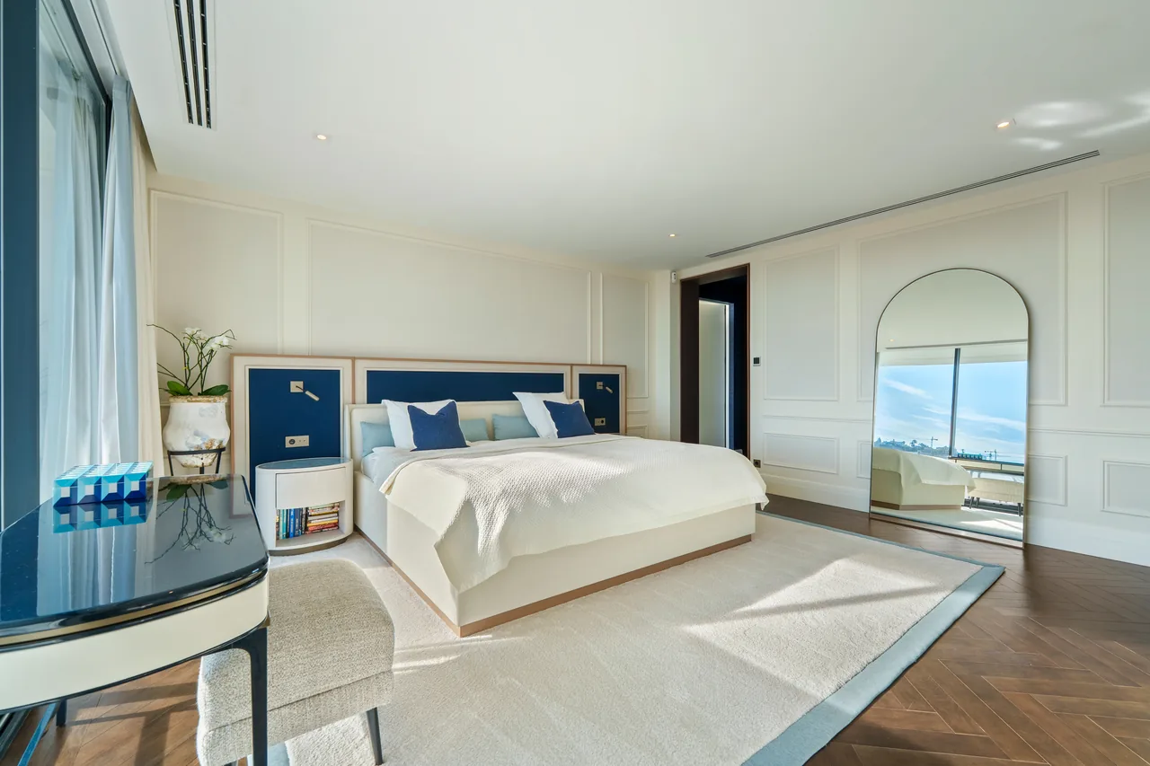 5-bedroom villa in El Madroñal with private garden and gated community — image 29