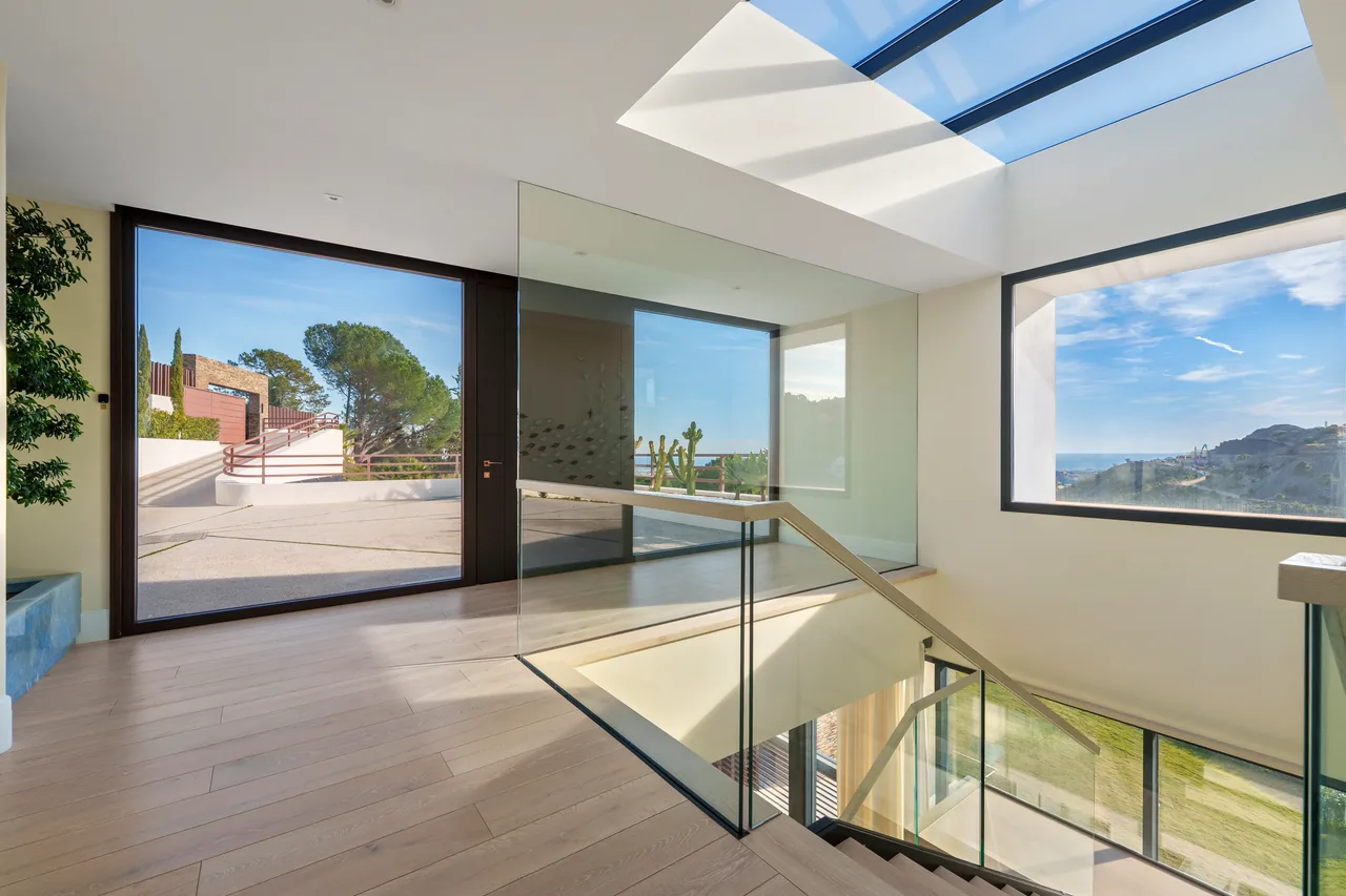 5-bedroom villa in El Madroñal with private garden and gated community — image 31