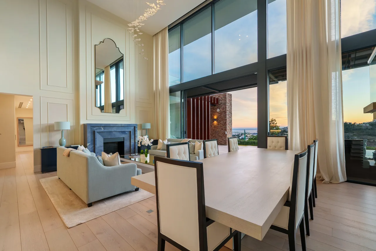 5-bedroom villa in El Madroñal with private garden and gated community — image 38