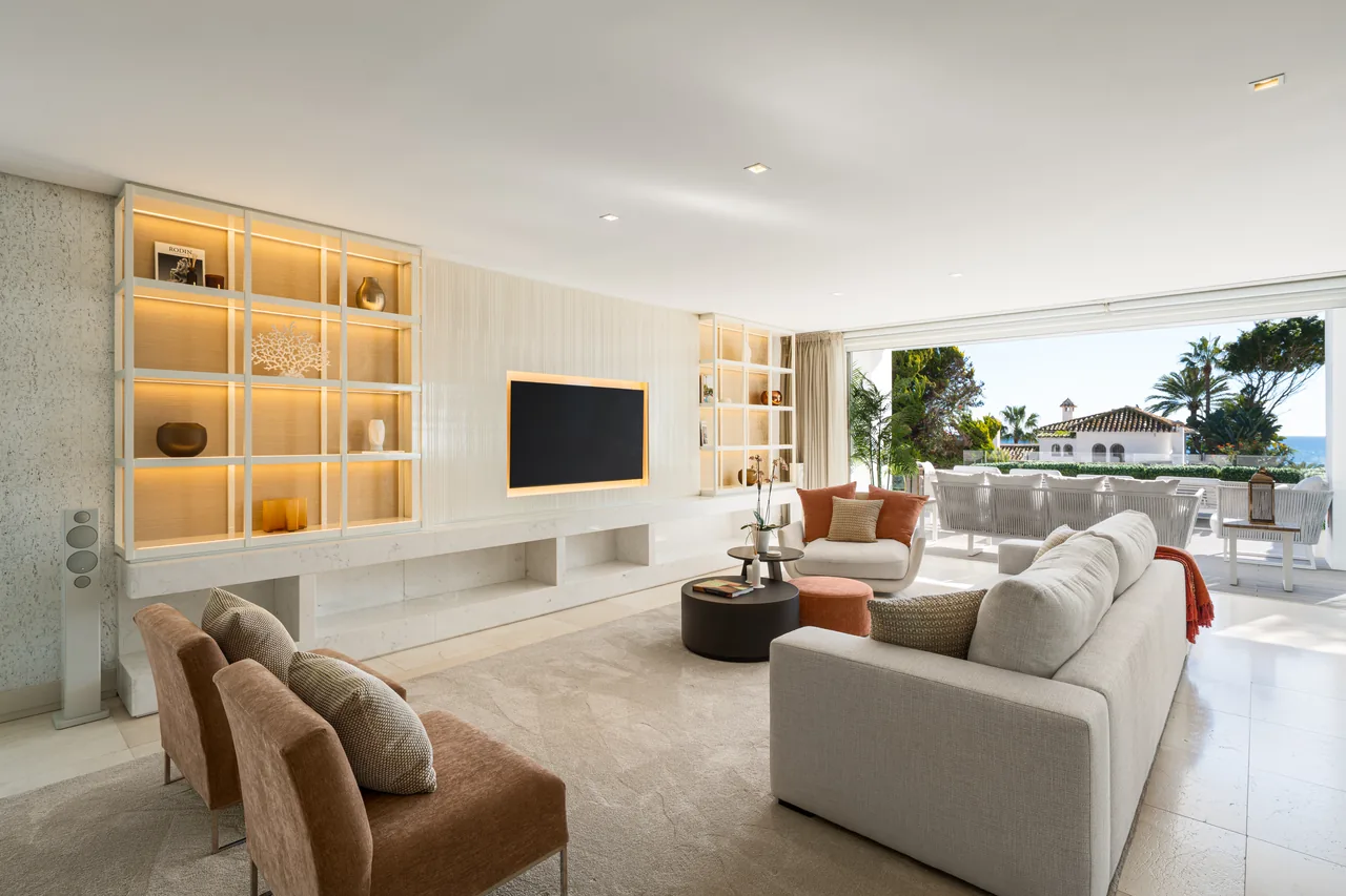 4-bedroom semi-detached villa in Puente Romano with private pool and private garden — image 3