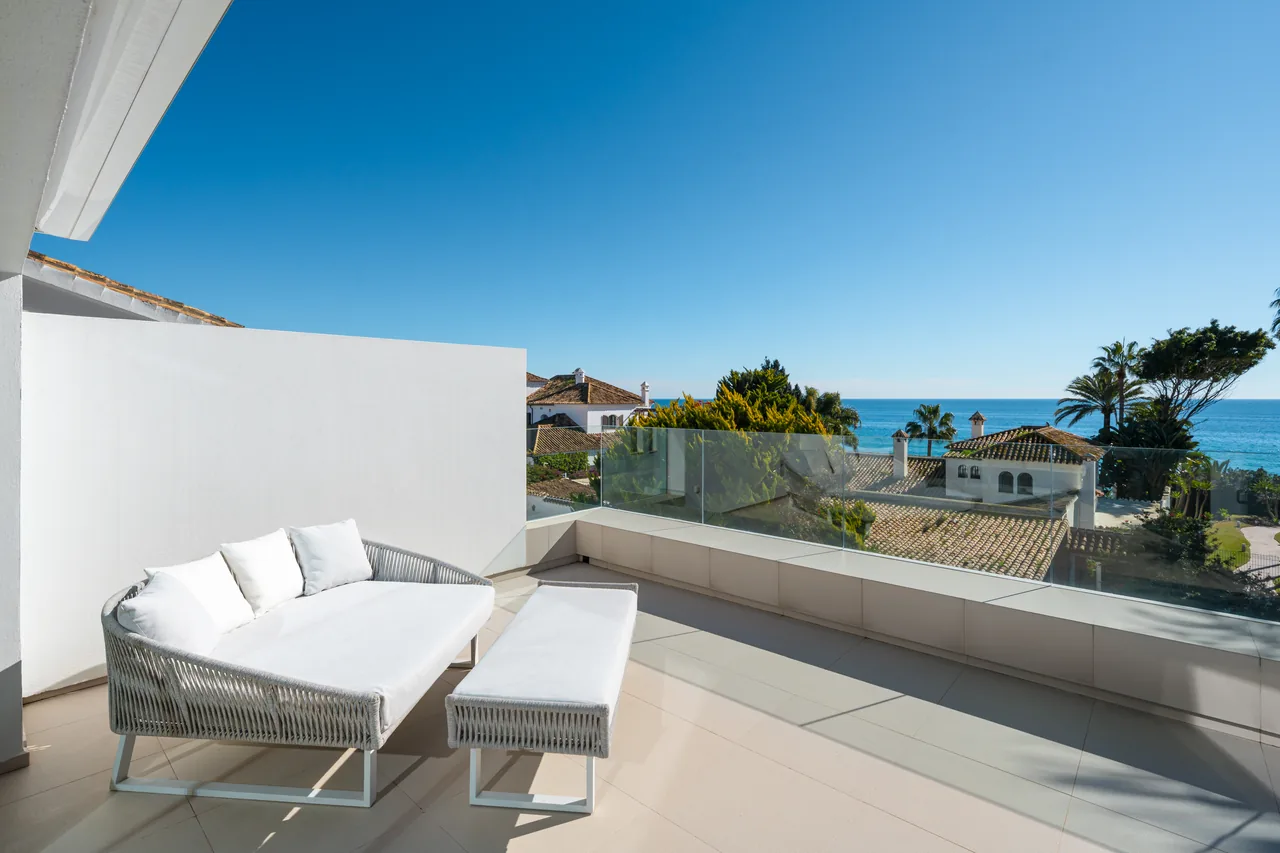 4-bedroom semi-detached villa in Puente Romano with private pool and private garden — image 8