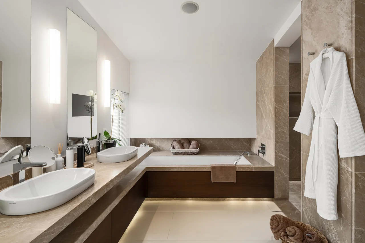 4-bedroom semi-detached villa in Puente Romano with private pool and private garden — image 10