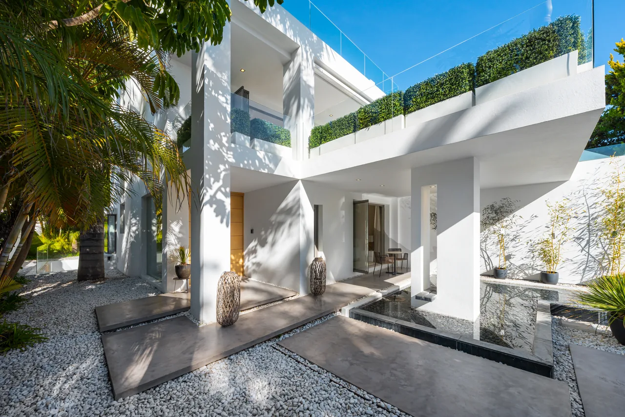4-bedroom semi-detached villa in Puente Romano with private pool and private garden — image 31