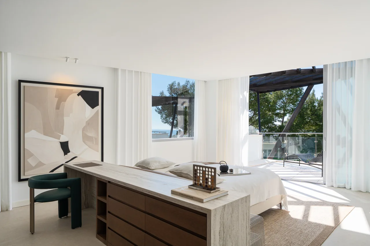 4-bedroom property in Sierra Blanca with private pool — image 4