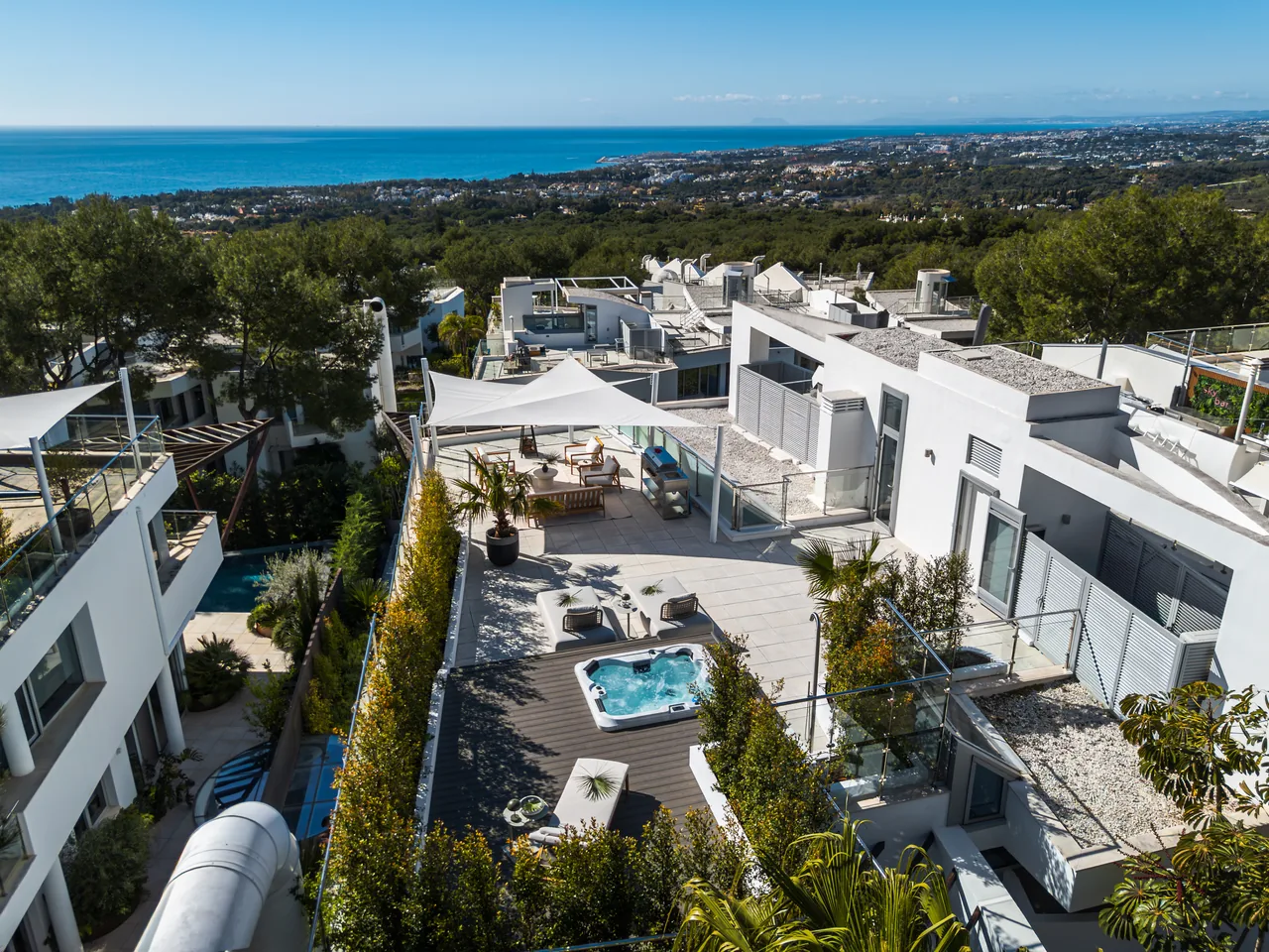 4-bedroom property in Sierra Blanca with private pool — image 12